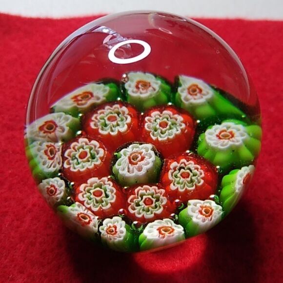 Paperweight Small Art Glass Red/Green Flowers Bubbles Cottagecore Grandmacore - Picture 1 of 8